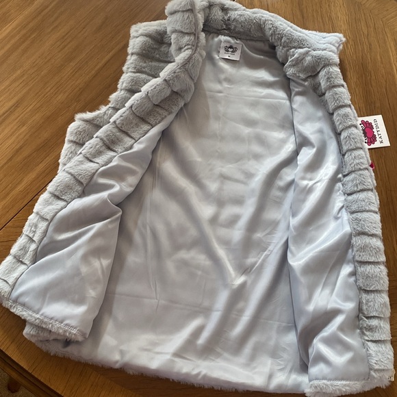 KATYDID FUZZY VEST - Picture 10 of 11